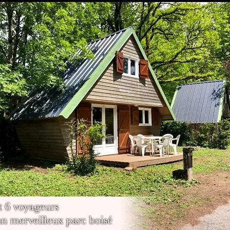 Dans Le Parc D'un Manoir Du Xixeme Chalet Angles (Midi-Pyrenees)