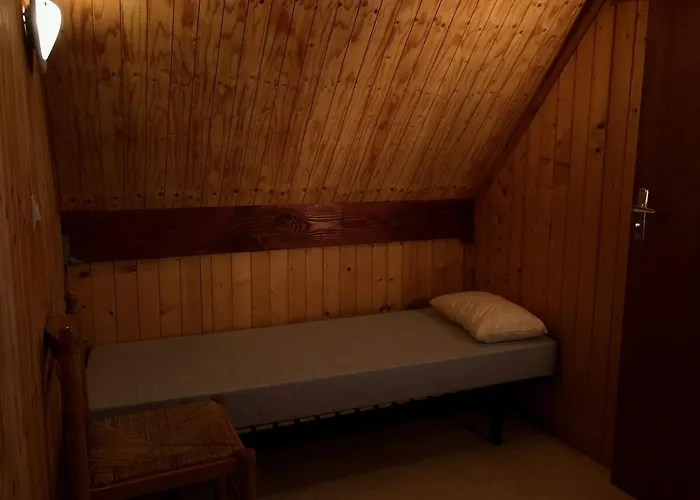 샬레 Dans Le Parc D'un Manoir Du Xixeme *