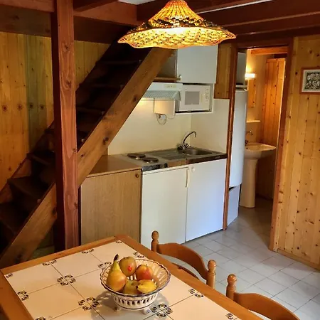 Dans Le Parc D'un Manoir Du Xixeme Chalet *